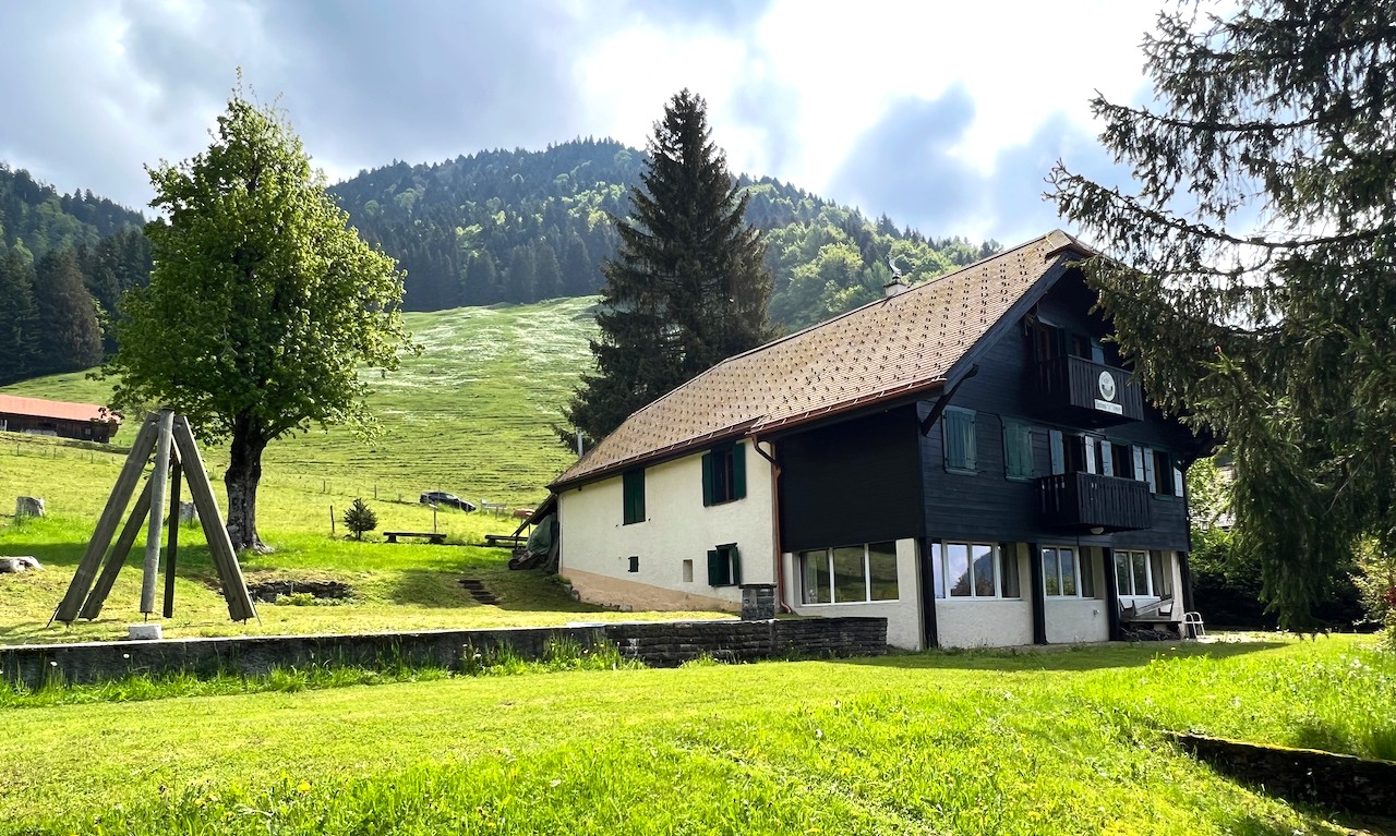 Bâtisse pleine de charme dans un écrin de verdure